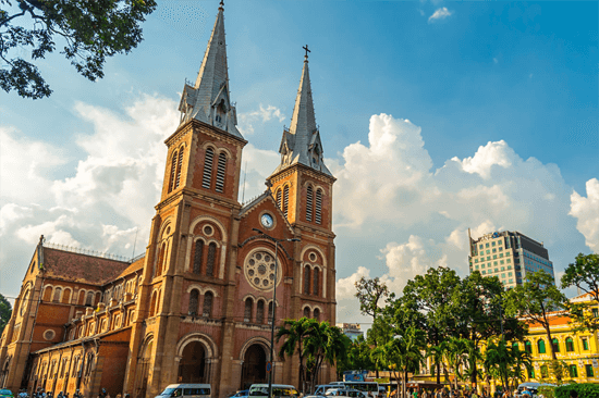 Quán cà phê view Nhà thờ Đức Bà phải đặt trước mới có thể ‘sống ảo’